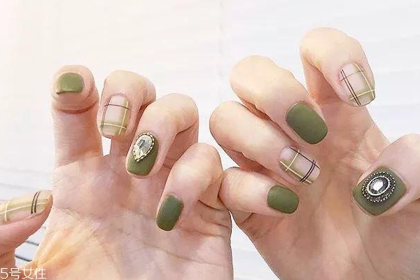 時(shí)尚綠色美甲圖片 這幾款非常抓人眼球 時(shí)尚綠色美甲圖片 這幾款非常抓人眼球