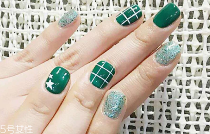 時(shí)尚綠色美甲圖片 這幾款非常抓人眼球 時(shí)尚綠色美甲圖片 這幾款非常抓人眼球