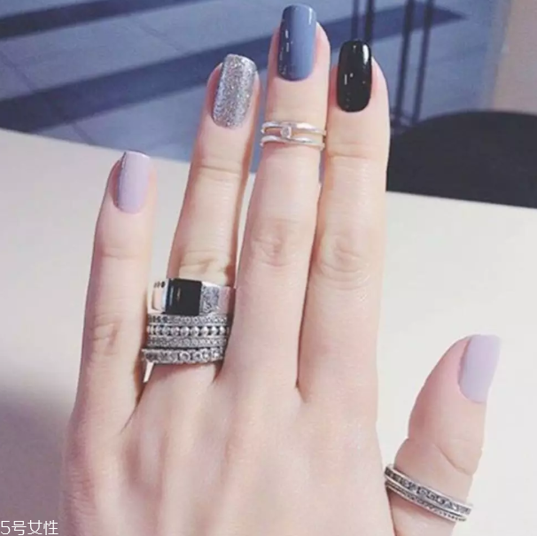 秋冬跳色美甲圖片 這幾款落落大方很溫暖 秋冬跳色美甲圖片 這幾款落落大方很溫暖