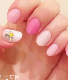 秋冬跳色美甲圖片 這幾款落落大方很溫暖 秋冬跳色美甲圖片 這幾款落落大方很溫暖