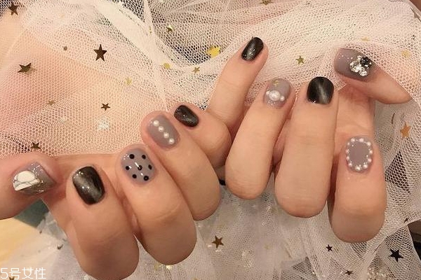 可愛(ài)波點(diǎn)美甲圖片 這幾款自帶減齡效果 可愛(ài)波點(diǎn)美甲圖片 這幾款自帶減齡效果