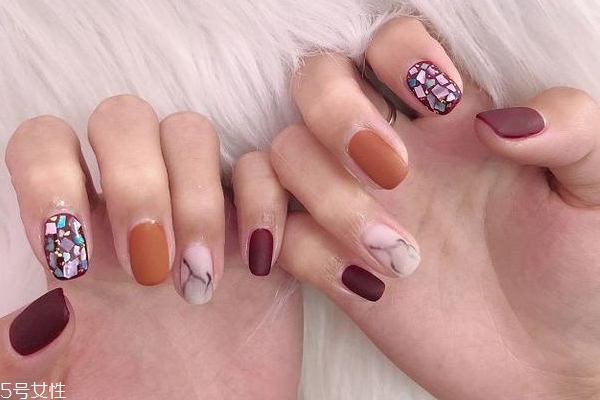 另類磨砂紅美甲圖片 讓人魅力四射的紅色風(fēng)暴 另類磨砂紅美甲圖片 讓人魅力四射的紅色風(fēng)暴