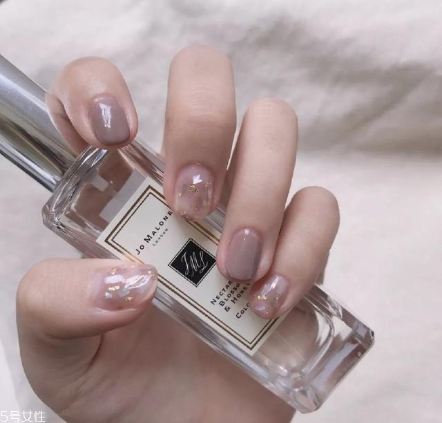 顯手白的裸色美甲圖片 這幾款大方時(shí)髦有氣質(zhì) 顯手白的裸色美甲圖片 這幾款大方時(shí)髦有氣質(zhì)