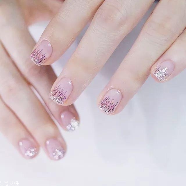 顯手白的裸色美甲圖片 這幾款大方時(shí)髦有氣質(zhì) 顯手白的裸色美甲圖片 這幾款大方時(shí)髦有氣質(zhì)