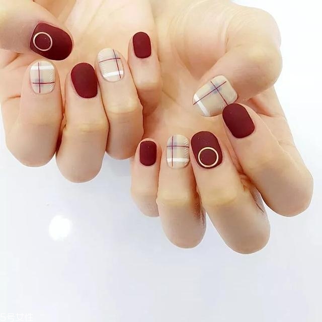 另類磨砂紅美甲圖片 讓人魅力四射的紅色風(fēng)暴 另類磨砂紅美甲圖片 讓人魅力四射的紅色風(fēng)暴