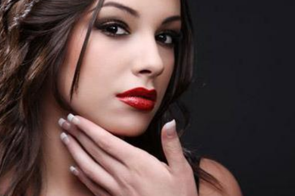 不整形的小v臉?biāo)茉旆? alt=