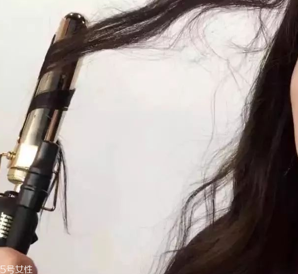 泫雅嬉皮卷發(fā)型教程 韓式嬉皮卷發(fā)型怎么弄 泫雅嬉皮卷發(fā)型教程 韓式嬉皮卷發(fā)型怎么弄