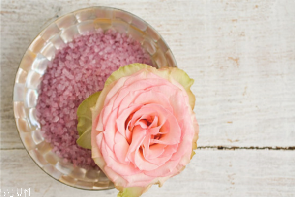 早上洗澡還是晚上洗澡好 洗澡注意事項 早上洗澡還是晚上洗澡好 洗澡注意事項