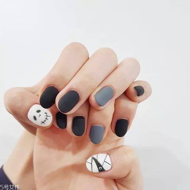 6種惡作劇萬(wàn)圣節(jié)美甲款式 驚悚又不失可愛(ài) 6種惡作劇萬(wàn)圣節(jié)美甲款式 驚悚又不失可愛(ài)