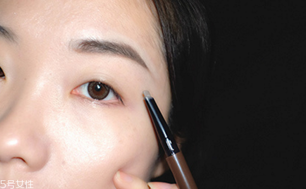 秋天畫什么眉毛好看 眉毛畫法教程 秋天畫什么眉毛好看 眉毛畫法教程