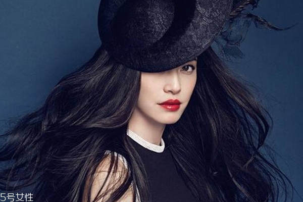 經(jīng)常涂口紅嘴唇發(fā)烏怎么回事 說(shuō)到底還是卸妝不徹底 經(jīng)常涂口紅嘴唇發(fā)烏怎么回事 說(shuō)到底還是卸妝不徹底