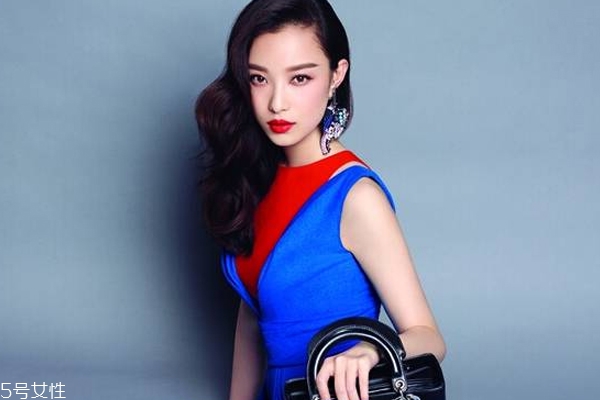 經(jīng)常涂口紅嘴唇發(fā)烏怎么回事 說(shuō)到底還是卸妝不徹底 經(jīng)常涂口紅嘴唇發(fā)烏怎么回事 說(shuō)到底還是卸妝不徹底