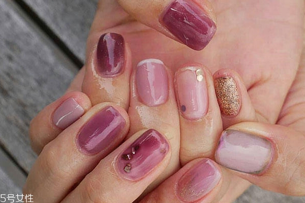 8種紅色暈染美甲款式 本季大熱臟臟紅美甲 8種紅色暈染美甲款式 本季大熱臟臟紅美甲