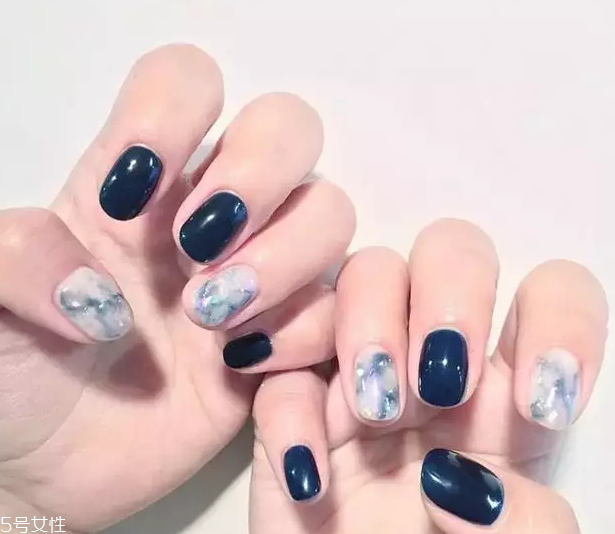 8種紅色暈染美甲款式 本季大熱臟臟紅美甲 8種紅色暈染美甲款式 本季大熱臟臟紅美甲