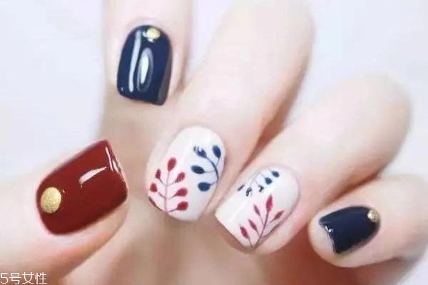 5種性感酒紅美甲款式 最經(jīng)典的顯手白顏色 5種性感酒紅美甲款式 最經(jīng)典的顯手白顏色