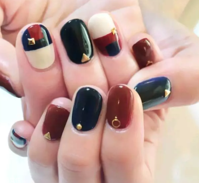 5種性感酒紅美甲款式 最經(jīng)典的顯手白顏色 5種性感酒紅美甲款式 最經(jīng)典的顯手白顏色