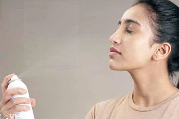 定妝噴霧怎么用效果好 3個(gè)使用方式避免糊妝 定妝噴霧怎么用效果好 3個(gè)使用方式避免糊妝