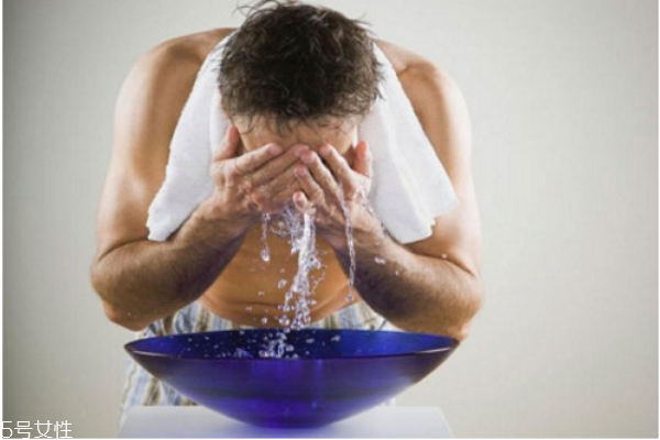 冬季養(yǎng)生男性需要注意的十大誤區(qū) 冬季養(yǎng)生男性需要注意的十大誤區(qū)