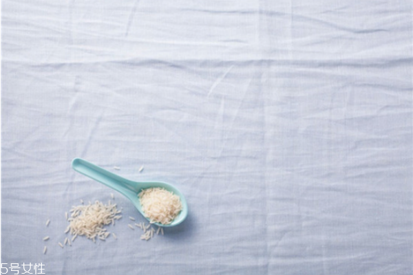 淘米水洗臉多久洗一次 用淘米水洗臉的好處 淘米水洗臉多久洗一次 用淘米水洗臉的好處
