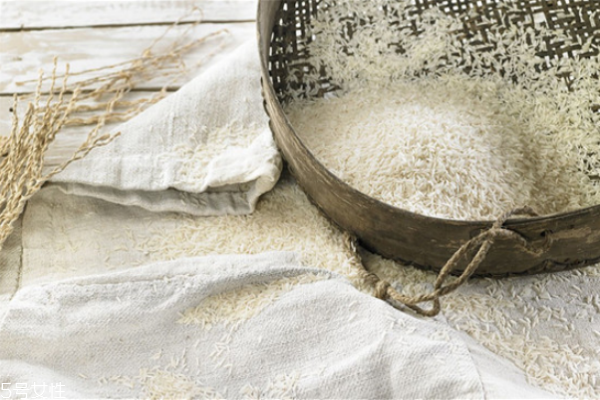 淘米水洗臉能祛痘嗎 淘米水洗臉的功效 淘米水洗臉能祛痘嗎 淘米水洗臉的功效