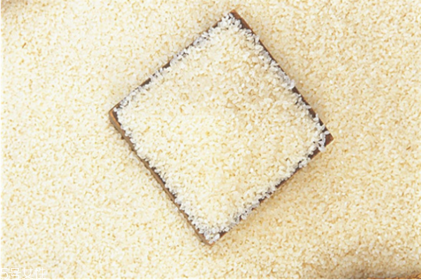 淘米水洗臉可以用洗面奶嗎 淘米水洗臉的危害 淘米水洗臉可以用洗面奶嗎 淘米水洗臉的危害