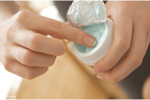 淘米水洗臉可以用洗面奶嗎 淘米水洗臉的危害 淘米水洗臉可以用洗面奶嗎 淘米水洗臉的危害