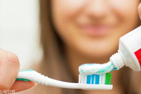 牙膏洗臉美白嗎 牙膏洗臉注意事項(xiàng) 牙膏洗臉美白嗎 牙膏洗臉注意事項(xiàng)