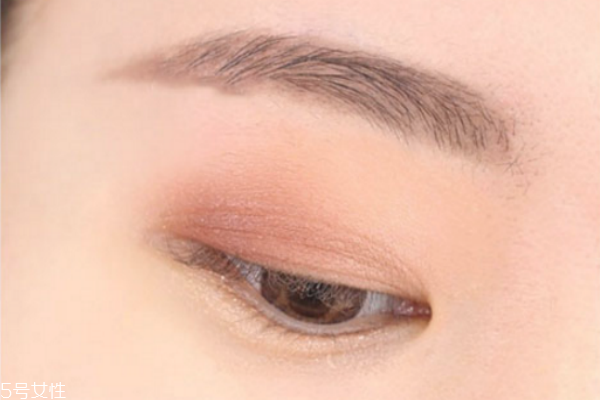 日常妝眼影怎么畫 新手畫眼影的步驟圖片 日常妝眼影怎么畫 新手畫眼影的步驟圖片