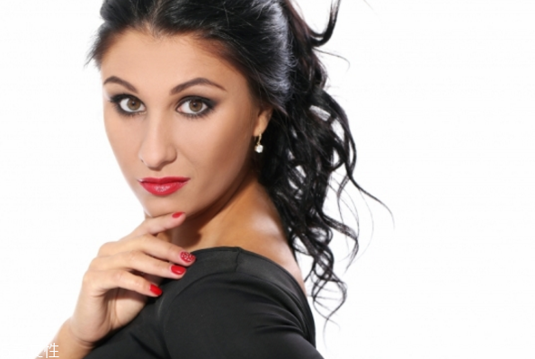 冬天皮膚太干怎么化妝 冬天化妝干燥起皮這樣做 冬天皮膚太干怎么化妝 冬天化妝干燥起皮這樣做