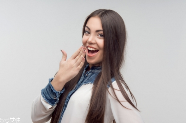 冬天皮膚太干怎么化妝 冬天化妝干燥起皮這樣做 冬天皮膚太干怎么化妝 冬天化妝干燥起皮這樣做