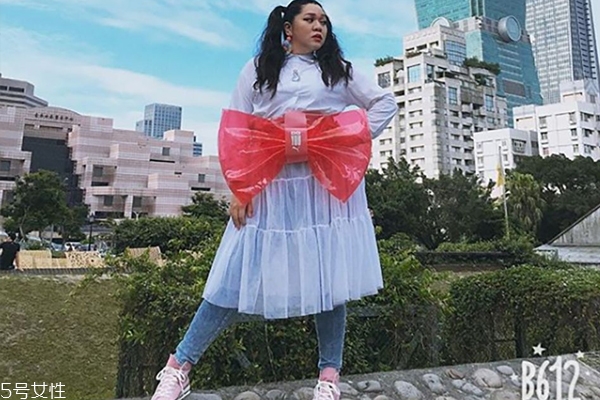 胖女孩怎么搭配衣服 5個(gè)技巧超有自信又顯瘦 胖女孩怎么搭配衣服 5個(gè)技巧超有自信又顯瘦