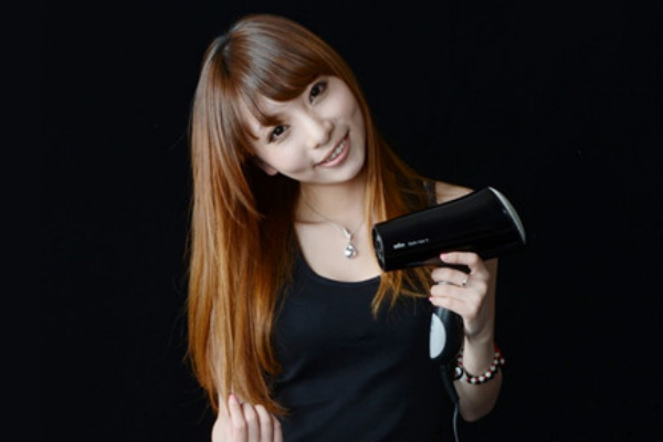 頭發(fā)洗完了，記得要用正確的方式吹哦