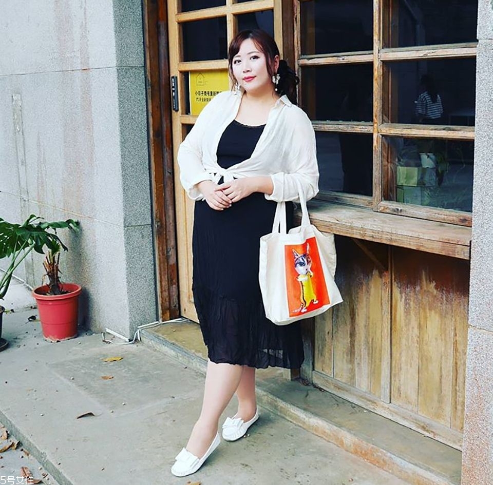 胖女孩怎么搭配衣服 5個(gè)技巧超有自信又顯瘦 胖女孩怎么搭配衣服 5個(gè)技巧超有自信又顯瘦