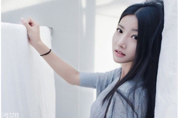 拉直頭發(fā)需要注意什么 拉直頭發(fā)后的護(hù)理方法 拉直頭發(fā)需要注意什么 拉直頭發(fā)后的護(hù)理方法