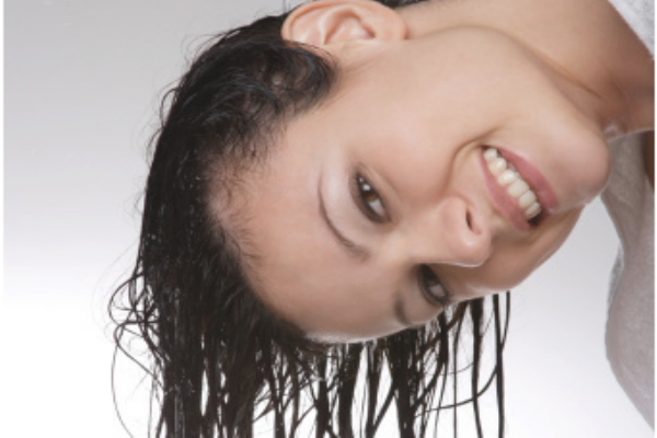 怎么在家自己拉直頭發(fā) 頭發(fā)拉直的步驟 怎么在家自己拉直頭發(fā) 頭發(fā)拉直的步驟