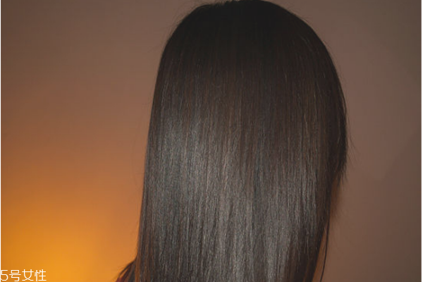 怎么在家自己拉直頭發(fā) 頭發(fā)拉直的步驟 怎么在家自己拉直頭發(fā) 頭發(fā)拉直的步驟