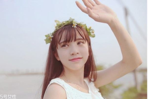 怎么在家自己拉直頭發(fā) 頭發(fā)拉直的步驟 怎么在家自己拉直頭發(fā) 頭發(fā)拉直的步驟