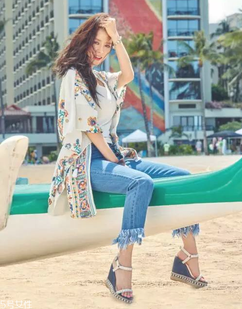 長卷發(fā)怎樣扎好看圖解 女生好看中長卷發(fā)圖片 長卷發(fā)怎樣扎好看圖解 女生好看中長卷發(fā)圖片