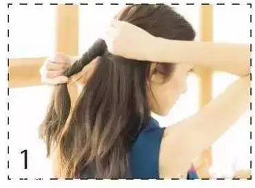 卷發(fā)扎什么發(fā)型好看 長(zhǎng)卷發(fā)扎法教程 卷發(fā)扎什么發(fā)型好看 長(zhǎng)卷發(fā)扎法教程