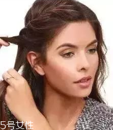 燙發(fā)怎么扎好看 最新長(zhǎng)卷發(fā)扎法教程 燙發(fā)怎么扎好看 最新長(zhǎng)卷發(fā)扎法教程