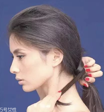 燙發(fā)怎么扎好看 最新長(zhǎng)卷發(fā)扎法教程 燙發(fā)怎么扎好看 最新長(zhǎng)卷發(fā)扎法教程