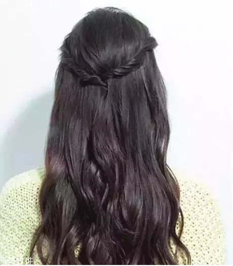 燙發(fā)怎么扎好看 最新長(zhǎng)卷發(fā)扎法教程 燙發(fā)怎么扎好看 最新長(zhǎng)卷發(fā)扎法教程