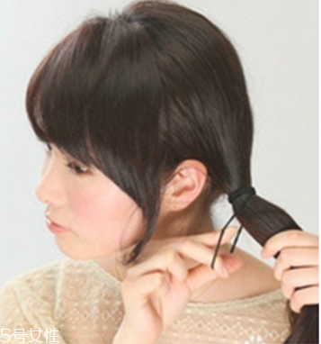 燙發(fā)怎么扎好看 最新長卷發(fā)扎法教程 燙發(fā)怎么扎好看 最新長卷發(fā)扎法教程