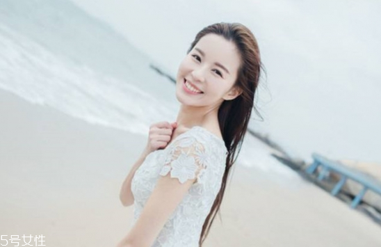 怎么在家自己拉直頭發(fā) 頭發(fā)拉直的步驟 怎么在家自己拉直頭發(fā) 頭發(fā)拉直的步驟