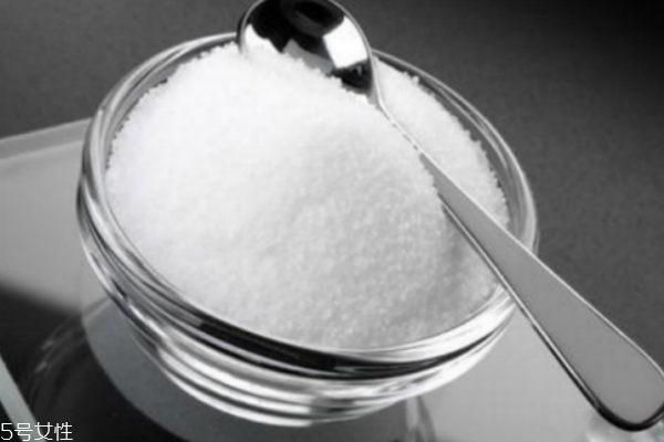 鹽水泡腳可以殺菌消腫嗎 鹽水泡腳的副作用 鹽水泡腳可以殺菌消腫嗎 鹽水泡腳的副作用