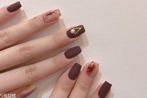 紅色純色美甲搭配圖片 這幾款氣質(zhì)爆棚韻味無窮 紅色純色美甲搭配圖片 這幾款氣質(zhì)爆棚韻味無窮