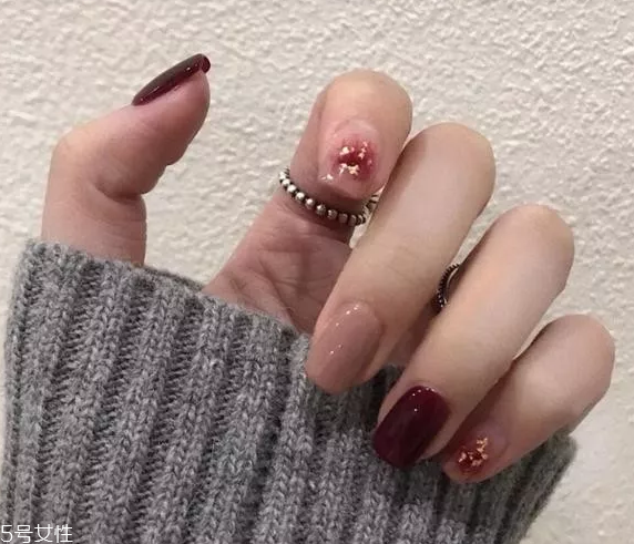 紅色純色美甲搭配圖片 這幾款氣質(zhì)爆棚韻味無窮 紅色純色美甲搭配圖片 這幾款氣質(zhì)爆棚韻味無窮