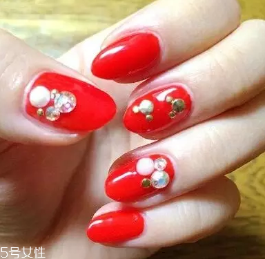 紅色純色美甲搭配圖片 這幾款氣質(zhì)爆棚韻味無窮 紅色純色美甲搭配圖片 這幾款氣質(zhì)爆棚韻味無窮