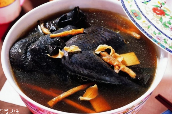 手腳冰涼缺什么 哪些人最易手冷腳冰 手腳冰涼缺什么 哪些人最易手冷腳冰