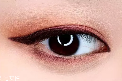 酒紅色單色眼影的畫法 4步驟詳細圖解教程 酒紅色單色眼影的畫法 4步驟詳細圖解教程